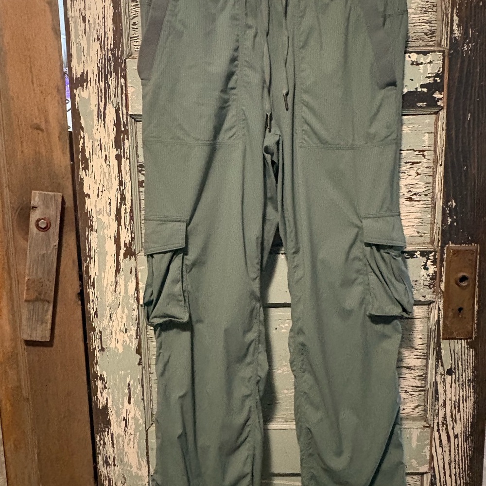 Lululemon Green Dance Studio Cargo Pants- Relaxed